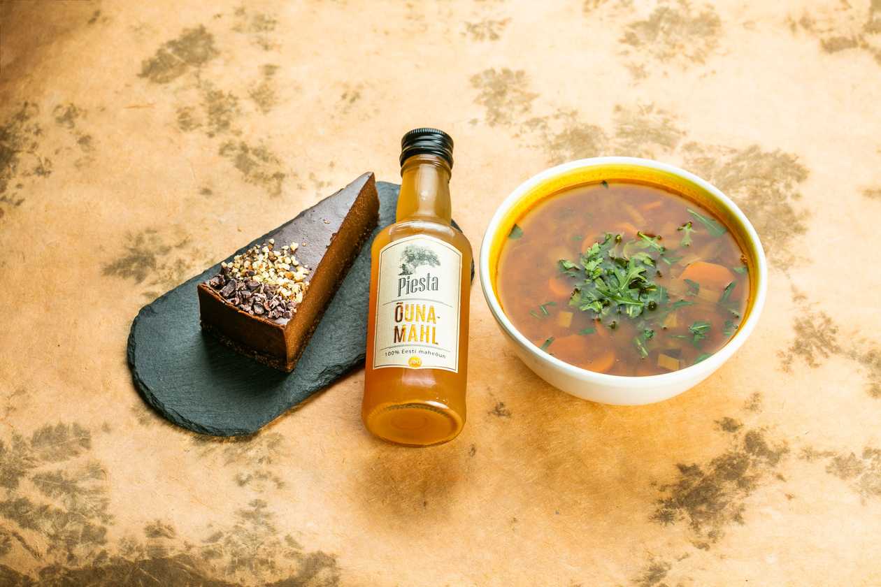 Köögiviljapada vürtsikas + šokolaaditort +  mango smuuti+ Piesta õunamahl