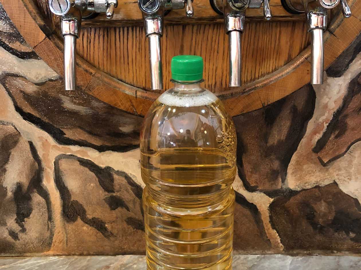 Pálava, semi-sweet, Vajřství Vajbar, z.p. CR