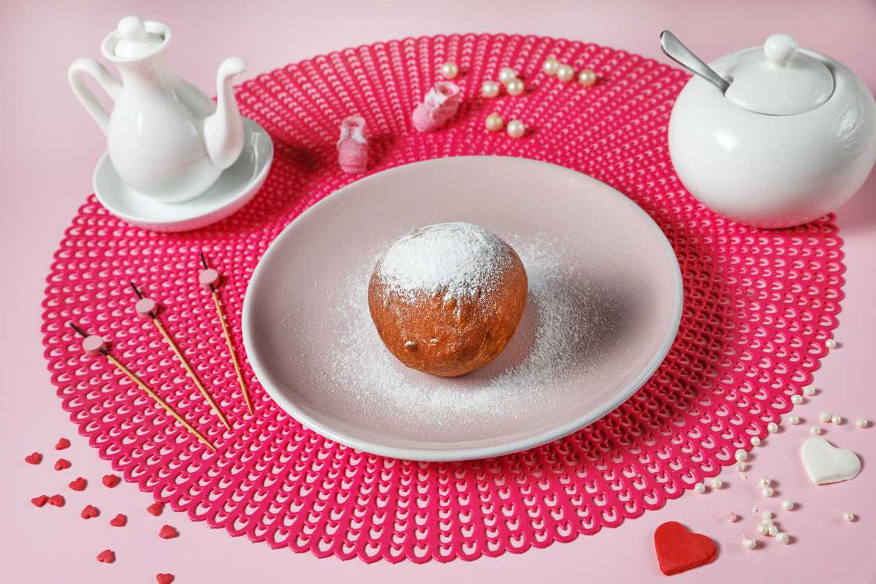 Ponponchik With Chocolate Cream And Strawberry 5pcs