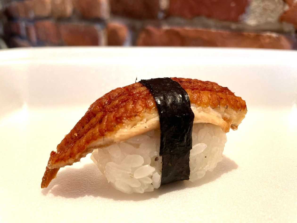1703. Angerja sushi