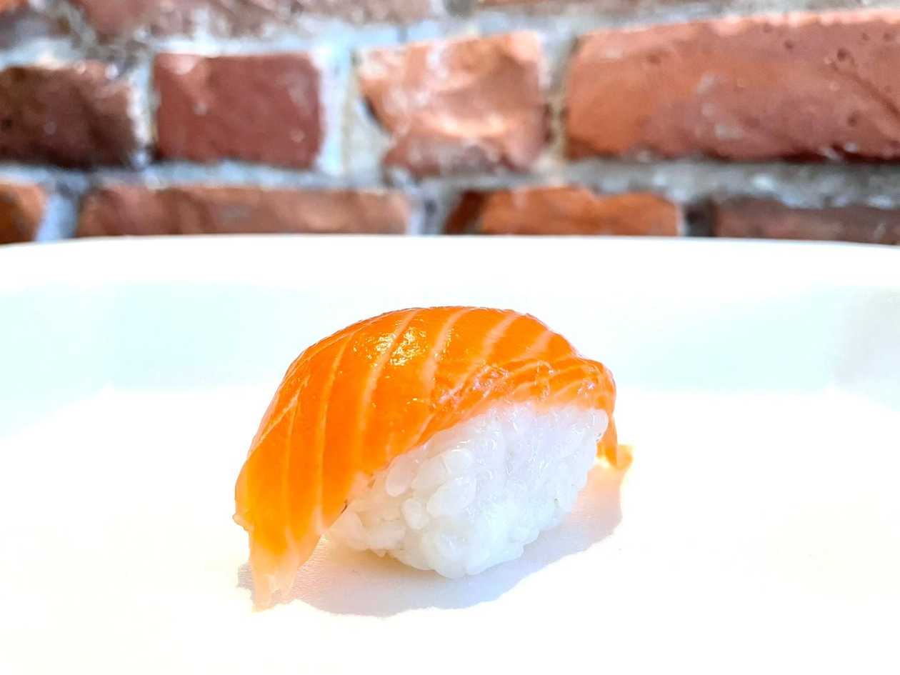 1700. Suitsulõhe sushi