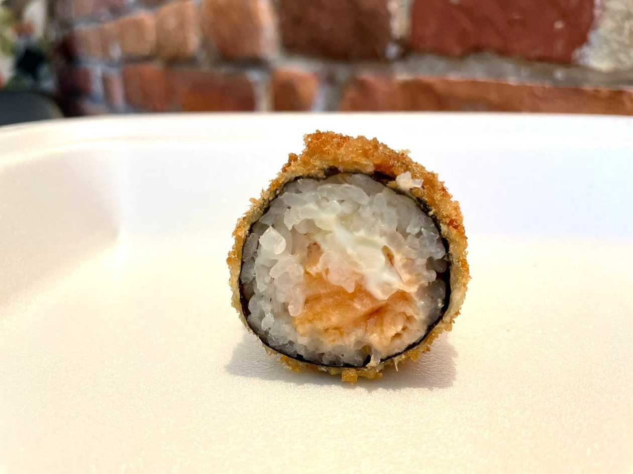 1300. Tempura lõhe-fila hosomaki (8 tk)