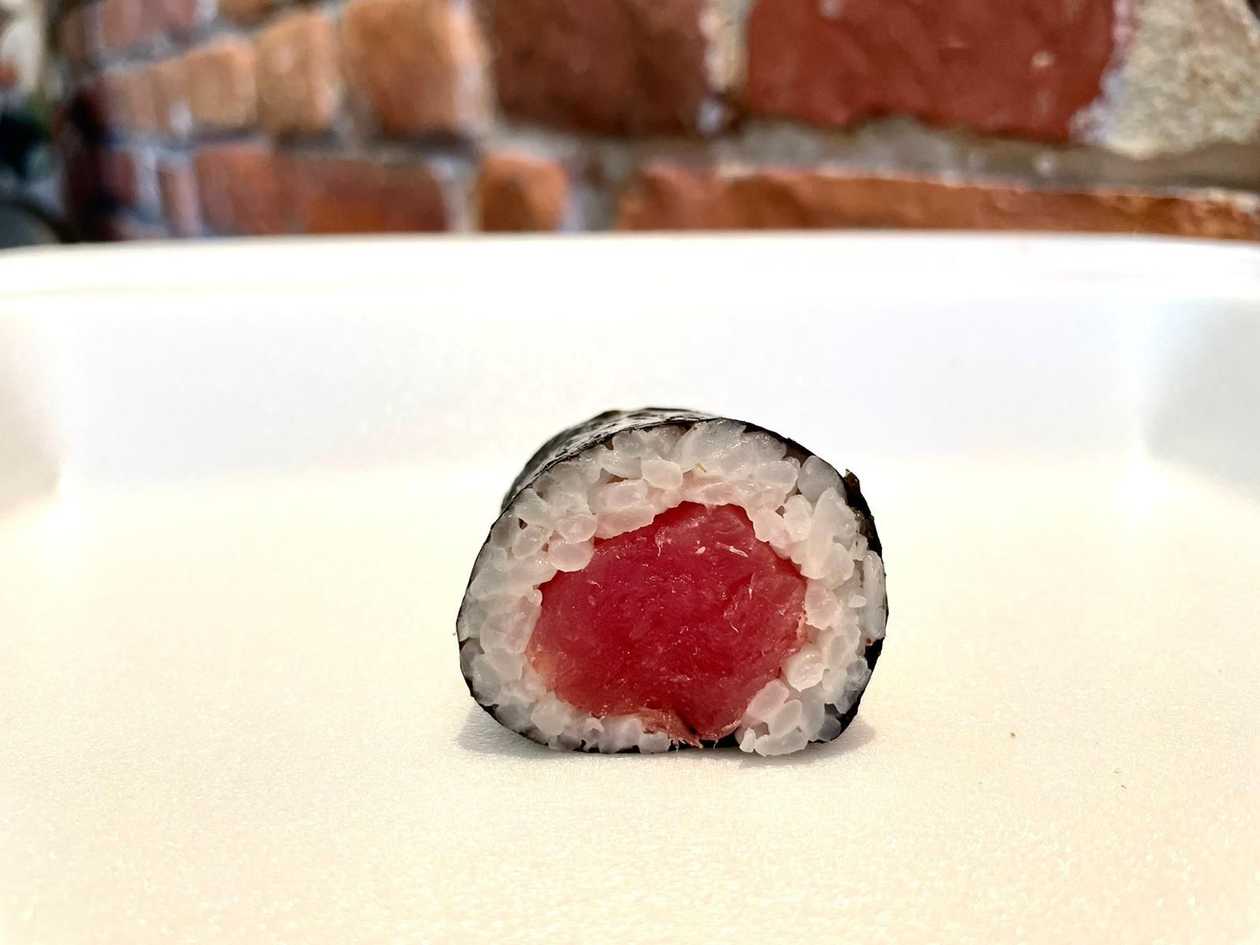 1201. Tuna hosomaki (8 tk)