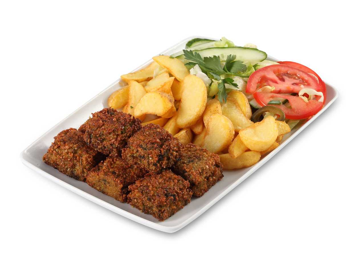 Falafeliai su salotomis, bulvytėmis lėkštėje