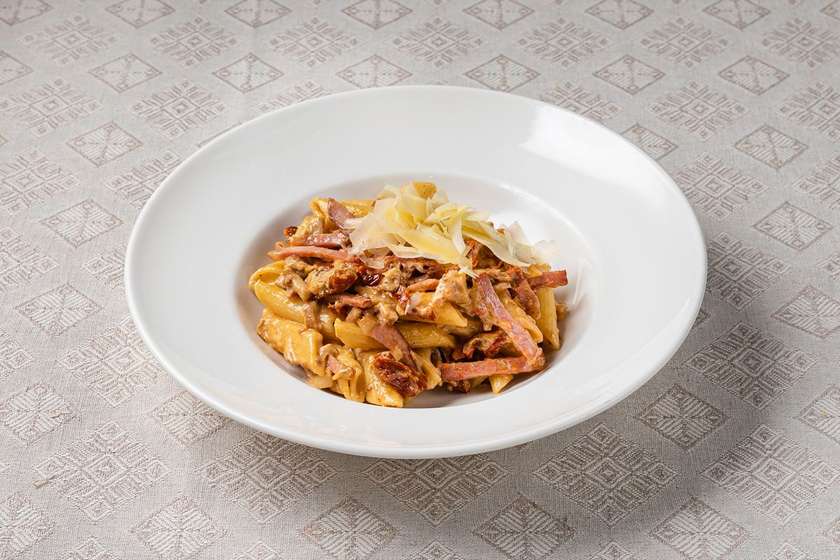 „Penne“ makaronai su  kumpio – baravykų, grietinėlės padažu