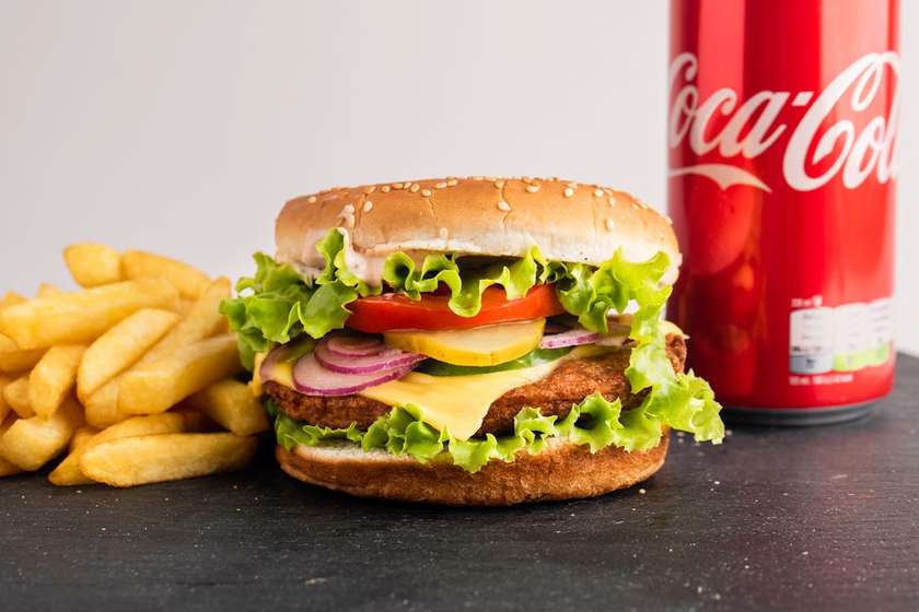 Burger, fries, selected sauce and a drink (0,33 l)