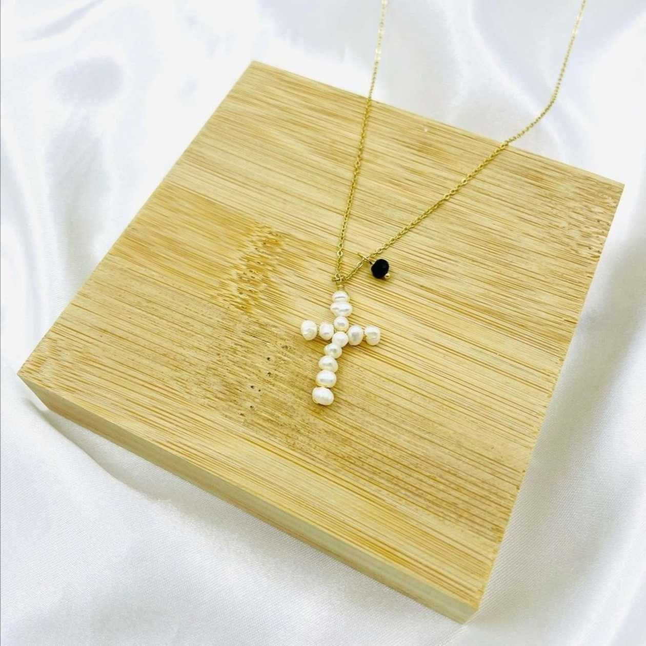 Colar Com Cruz