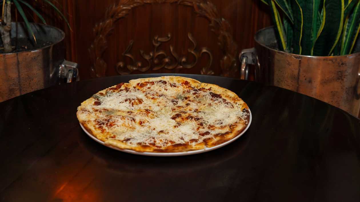 Pizza with 4 cheeses