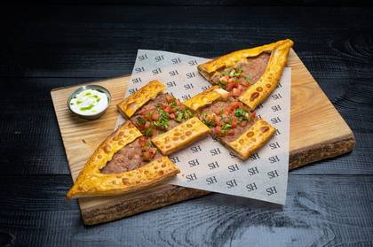 Pide with beef (370/50гр)