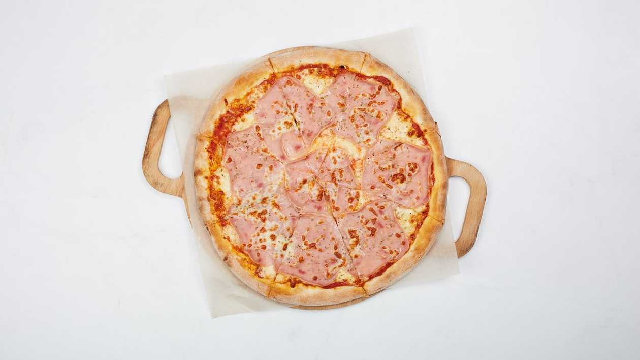 2. Pizza Al Cotto ham 30cm (1,7)