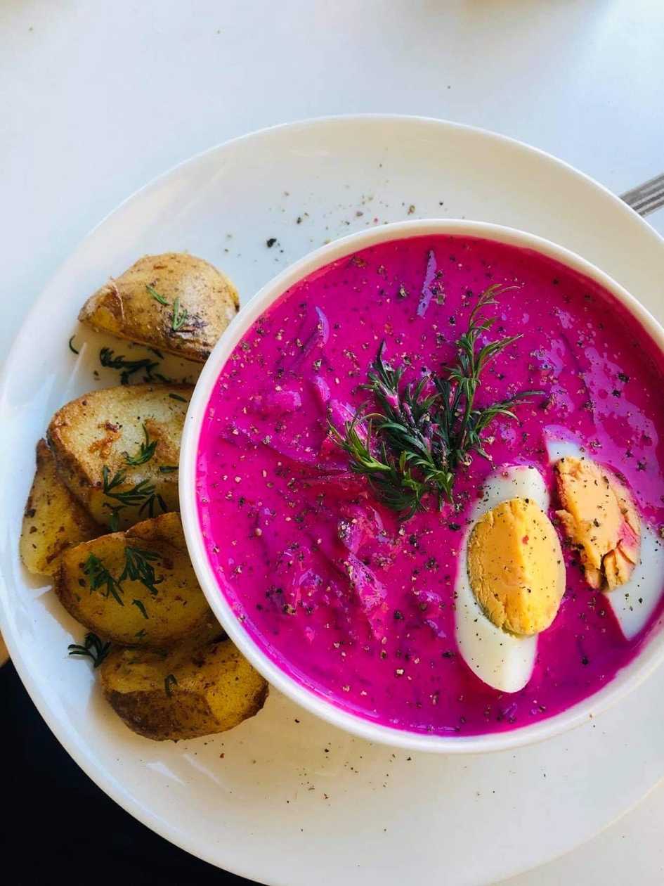 Šaltibarščiai su svieste keptomis bulvėmis