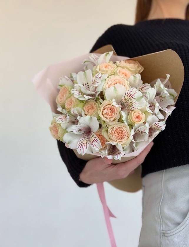 10 Roses With Alstromeria
