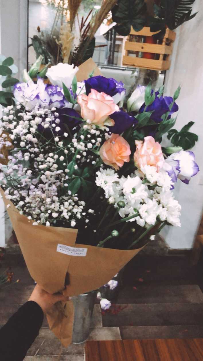 Eustoma 3 Color  -  Rose, Eucalyptus, Gipsophilia, Cresantem