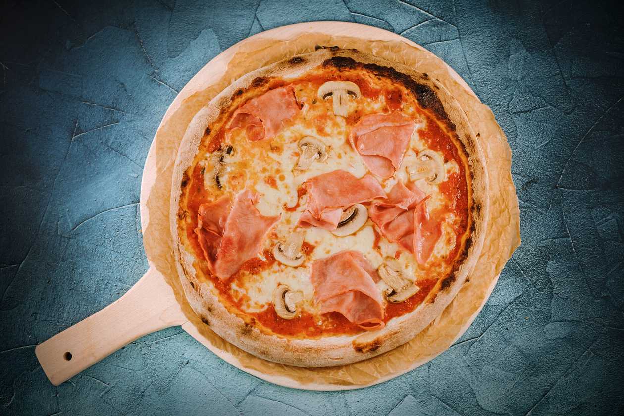Pizza prosciutto e funghi