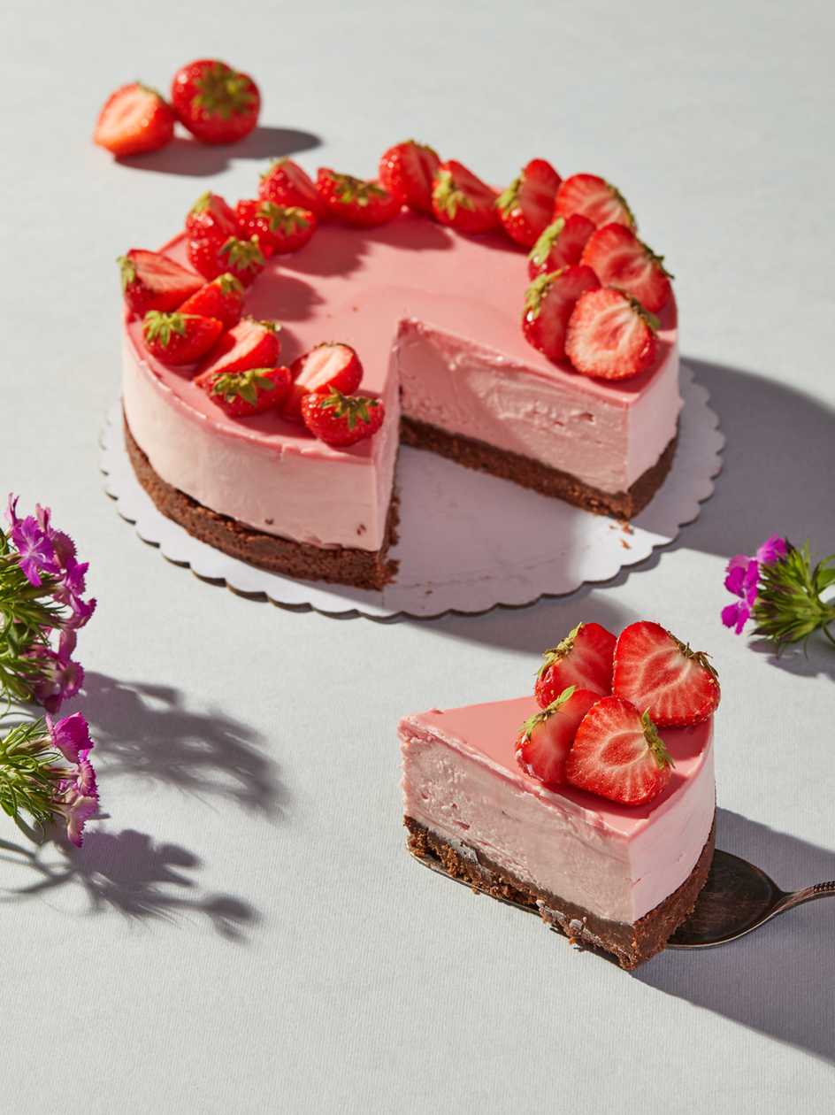Cheesecake cu ciocolata de capsune (felie) 120g
