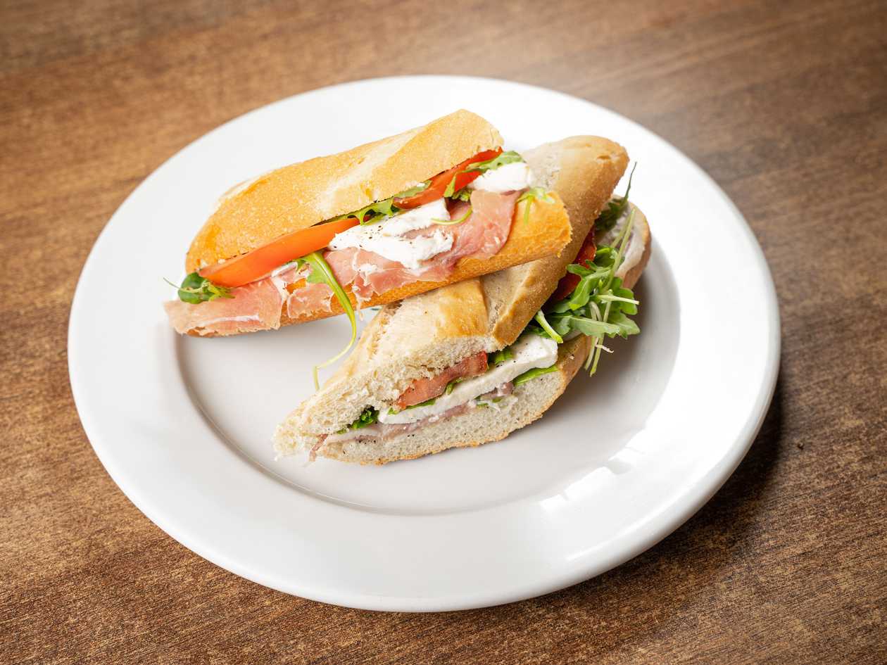 Parma Ham, Mozzarella,Tomato And Rucola Ftira
