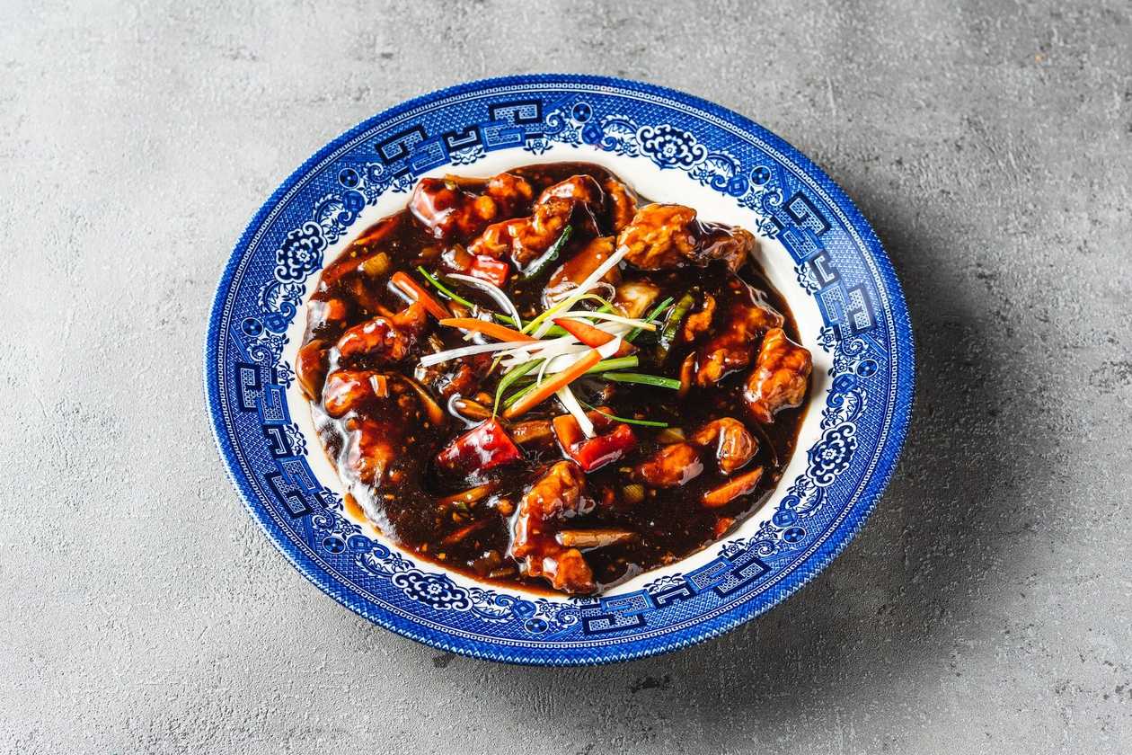 25. Drumsticks chicken (chicken dices cooked with mushrooms, bamboo shoots and porro)