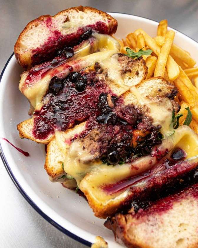 Camambert burger