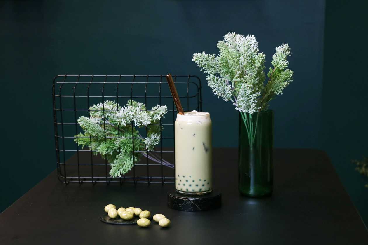 Burbuļtēja ar pienu ar matcha zaļās tējas garšu