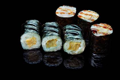 Jaapani omleti hosomaki (6 tk)