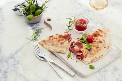 PIZZA CALZONE