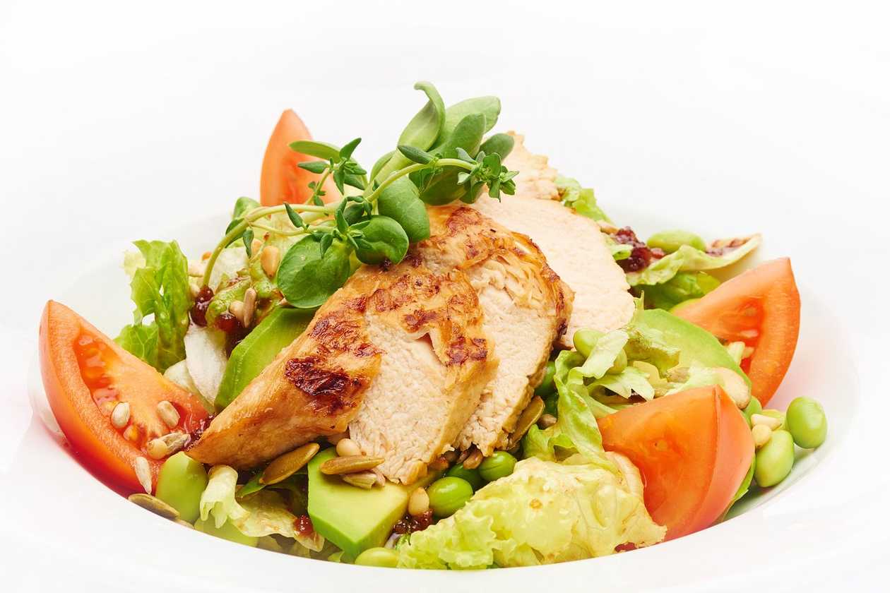 Chicken salad with roasted nuts