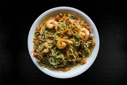 K10. Pasta with salmon, shrimp and seaweed
