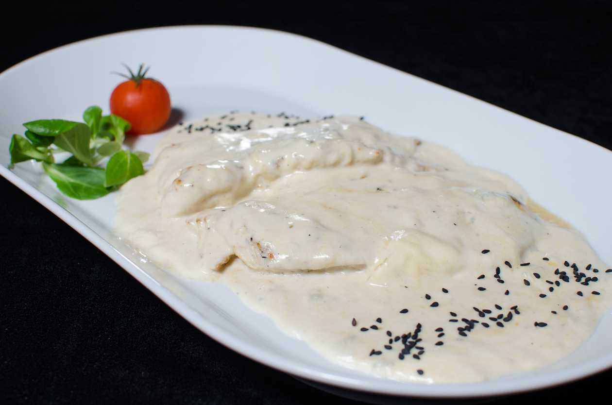 Piept de pui cu sos gorgonzola