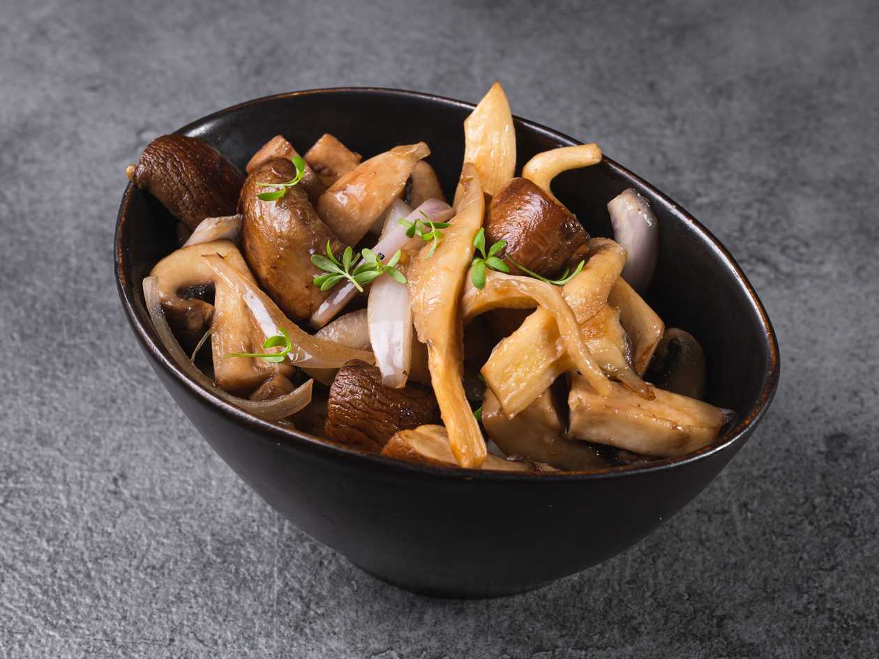 SAUTÉED ONIONS, OYSTER AND CHESTNUT MUSHROOMS