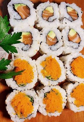 Califórnia De Salmão Com Ovas De Peixe 15 Peças