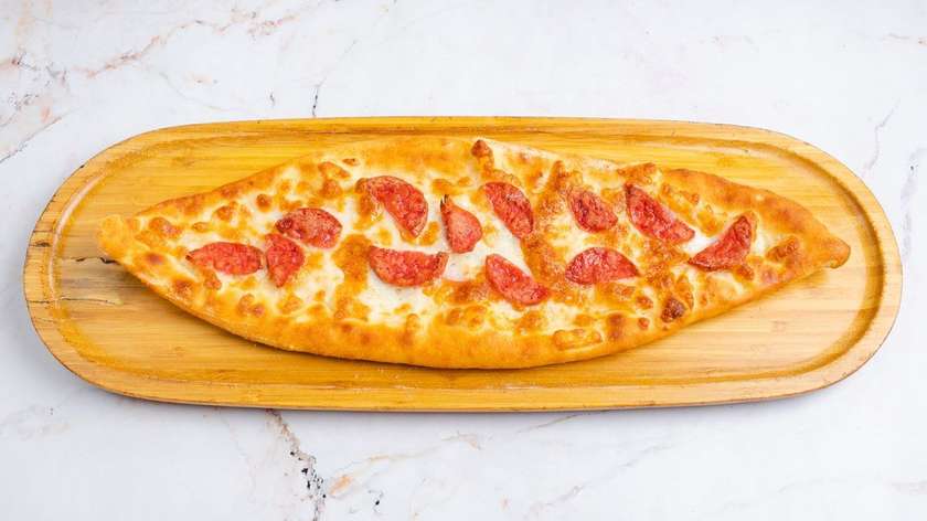 Sucuqlu Pide
