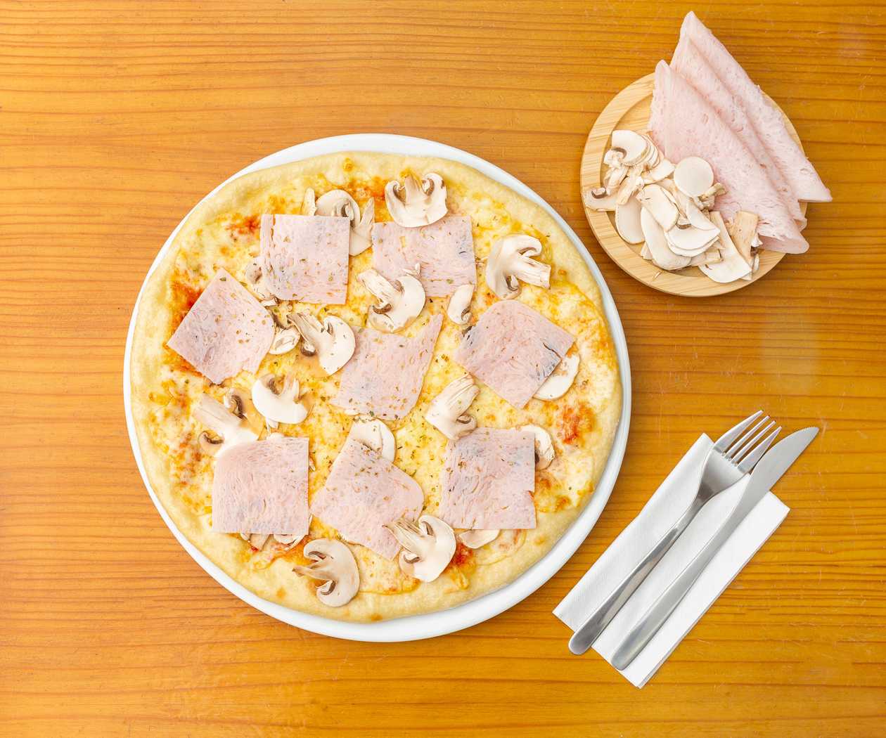 Regina Pizza (M)
