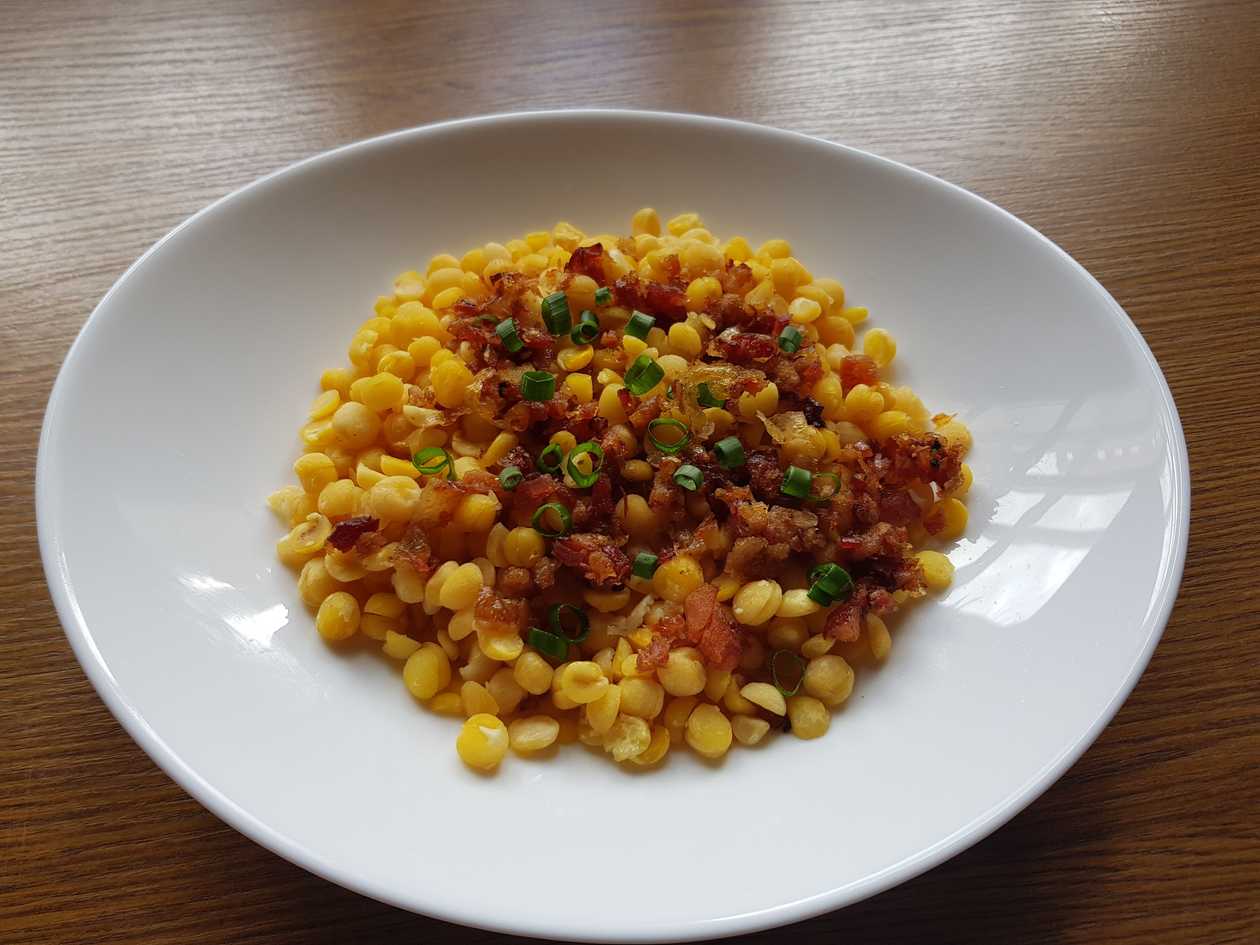 Žirniai su spirgučiais