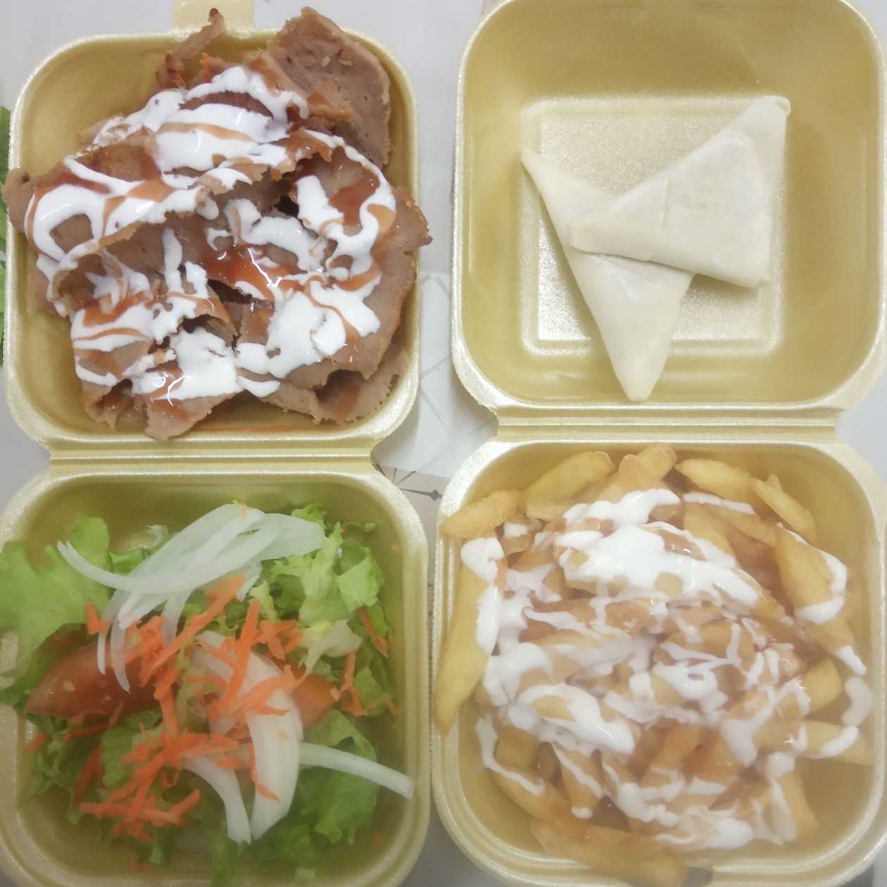 Kebab de Vaca e Frango, Salada, Batata e Chamuça