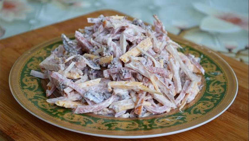 Салат Каприз