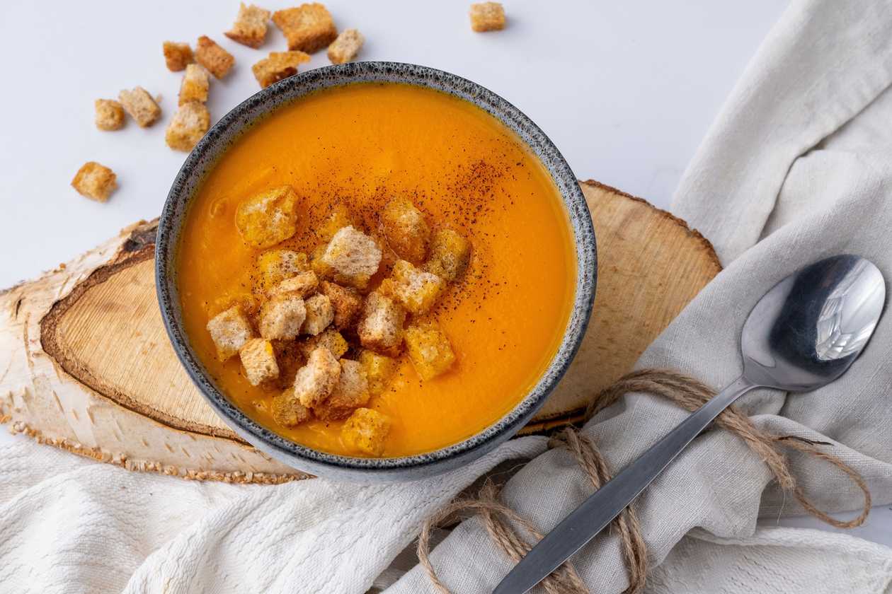 Vegetable cream soup with coconut milk
