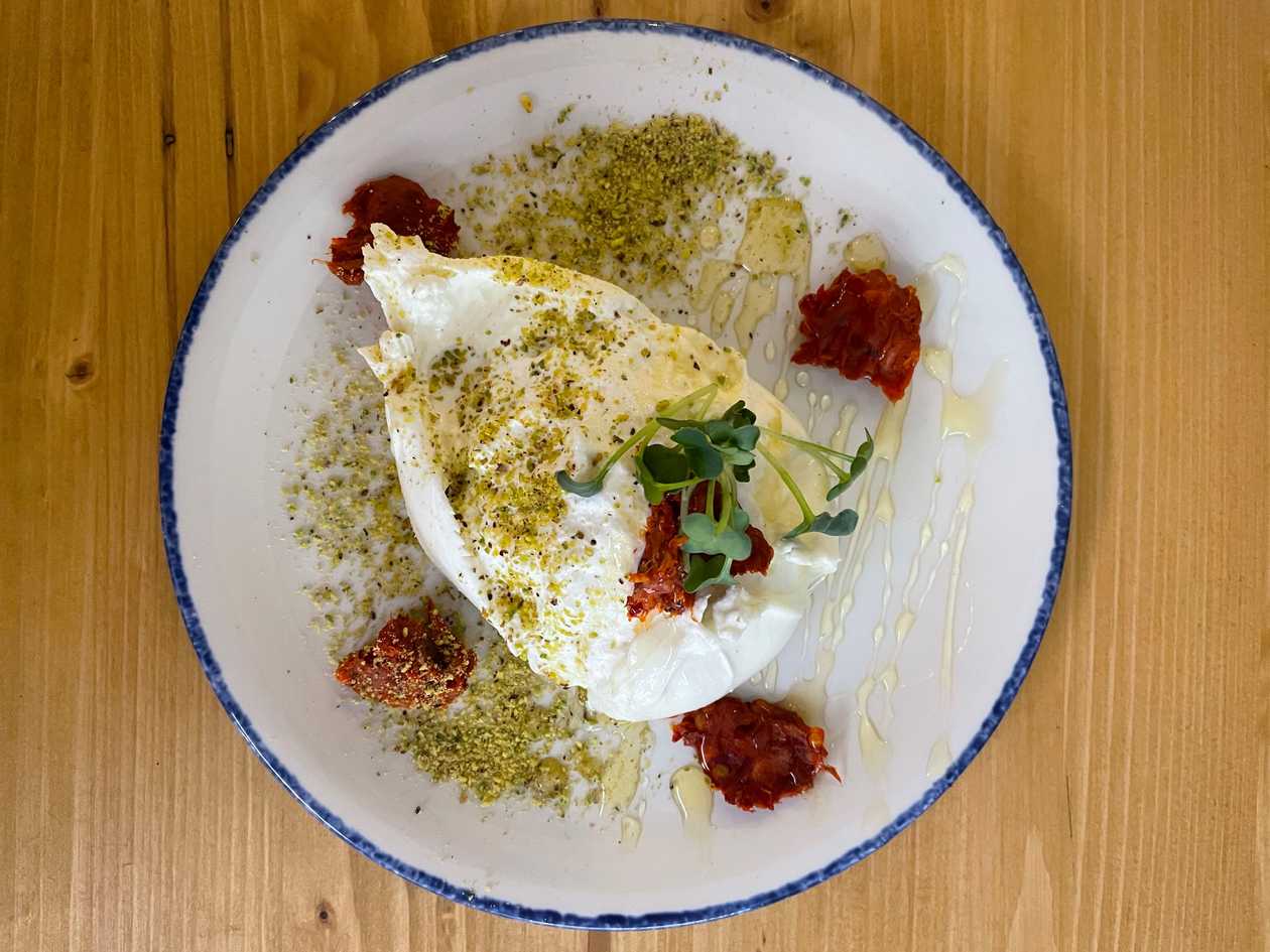 Burrata con Nduja, miele e pistacchi