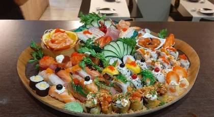Mix Sushi and Sashimi 2 Pax