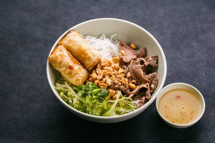 Vermicelli Noodles with Beef and Spring Rolls (2 pcs.)