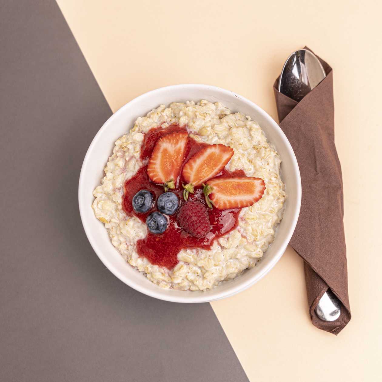 Oatmeal porridge with berry sauce