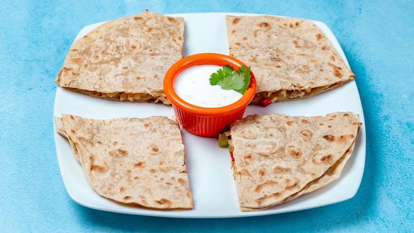 Kesadilya Toyum Əti ilə