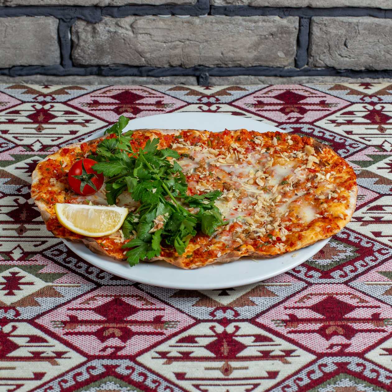 Lahmacun with walnuts