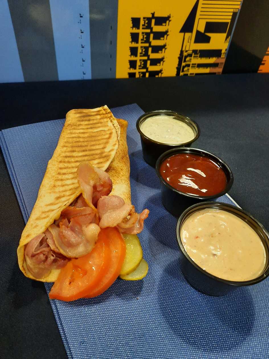 Mažas kebabas su kiauliena ir traškia šonine