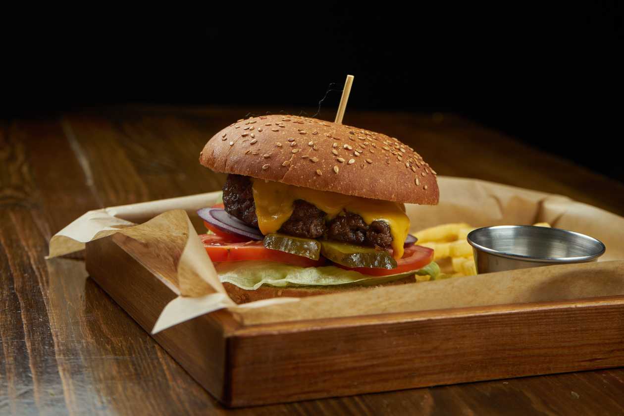 BEEF BURGER З КАРТОПЛЕЮ