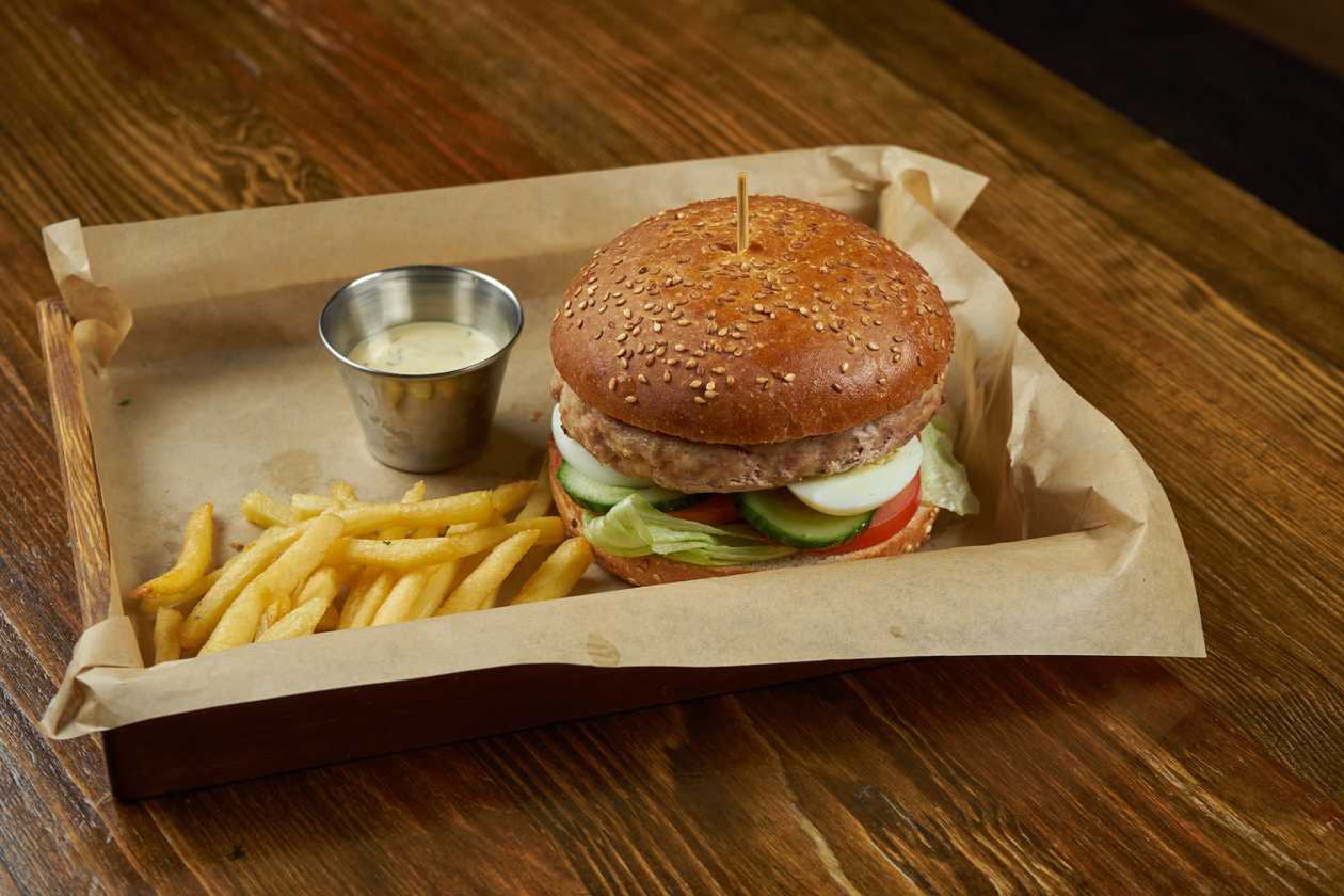 CHICKEN BURGER З КАРТОПЛЕЮ
