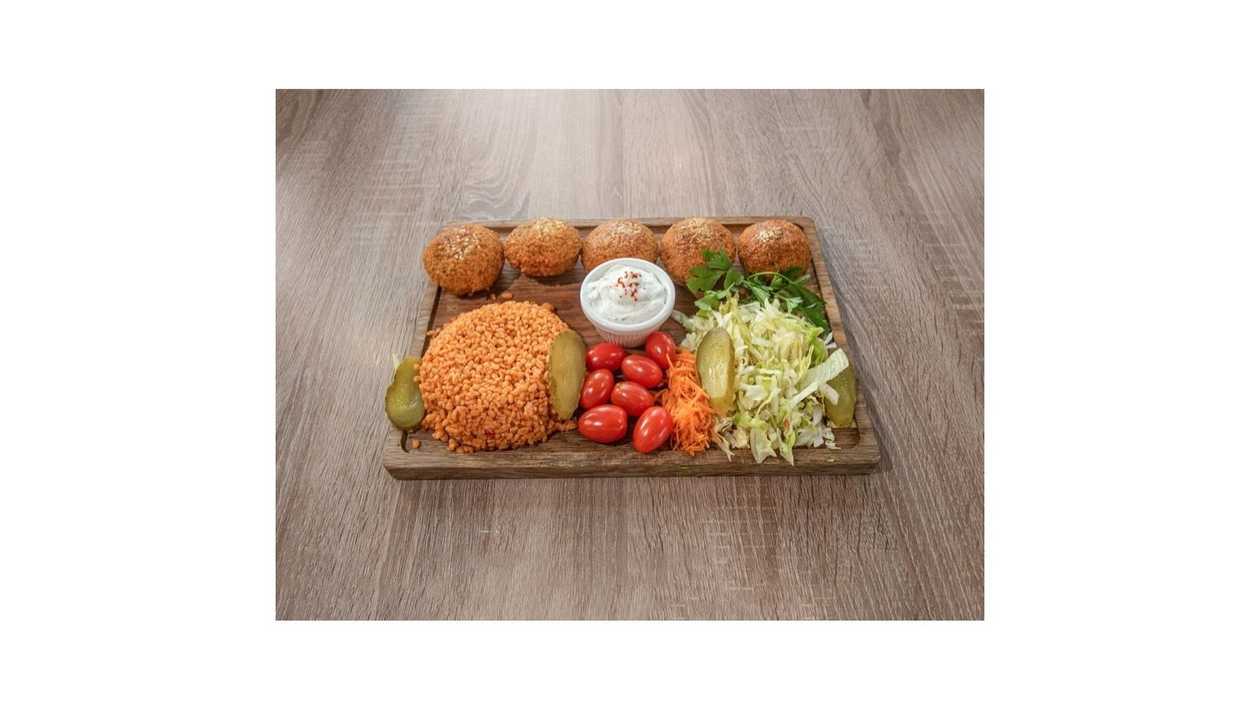 Falafel na talerzu