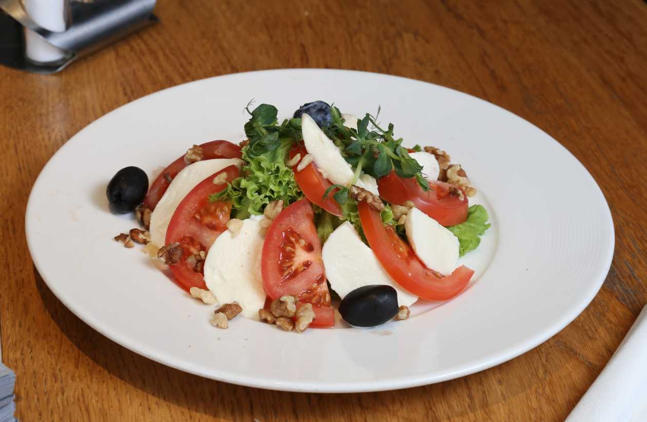 Mozzarella with tomatoes and basil pesto
