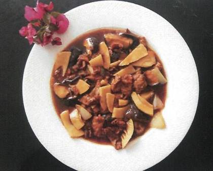Beef with Bamboo and Mushrooms