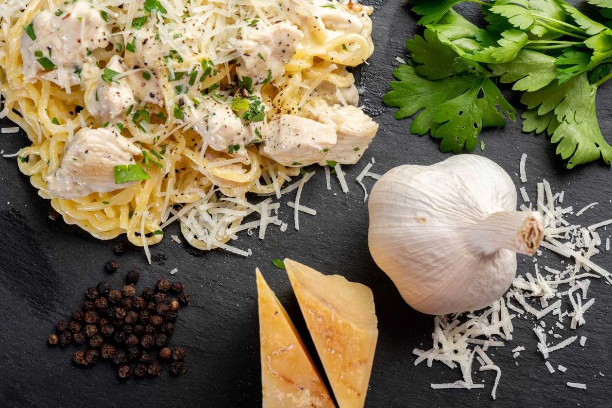Paste Pui Alfredo Portie Medie