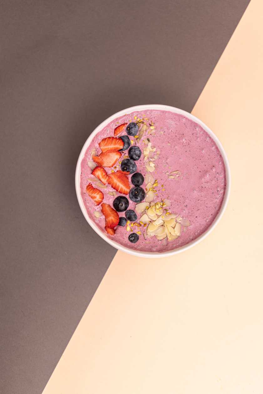 Berry smoothie bowl